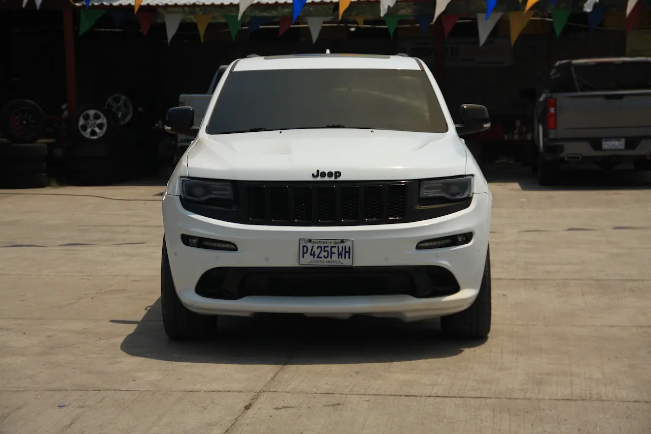 Jeep Grand Cherokee SRT vista 1
